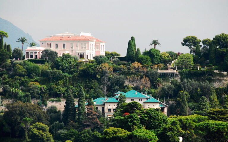 Luxury Real Estate: Complete Guide to High-End Property Market 2025