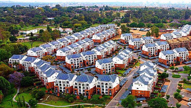 Private Community Homes: A Complete Guide to Secure and Exclusive Living